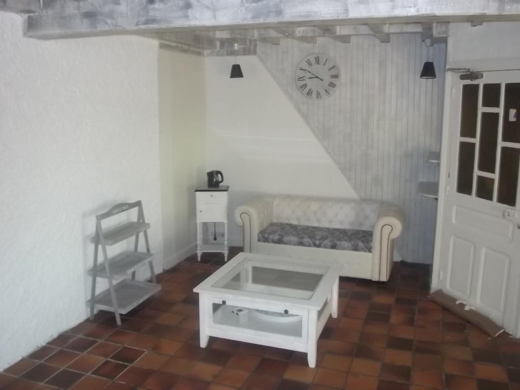 Au Vieux Logis 63 Bed & Breakfast Saint-Remy-sur-Durolle ภายนอก รูปภาพ